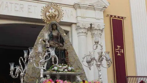 Ofrenda de flores a la Virgen de &Aacute;frica