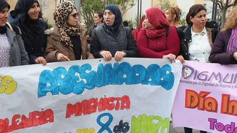 Un grupo de mujeres, en una concentraci&oacute;n contra la violencia machista (C.A./ARCHIVO)