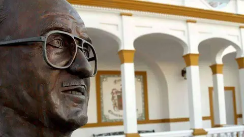 Busto de Eduardo Gallardo Salguero en el centro de la Fundaci&oacute;n que lleva su nombre