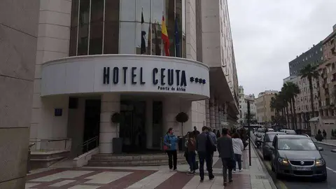 Fachada del hotel Puerta de &Aacute;frica (C.A./ARCHIVO)