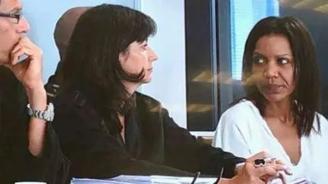 ana-julia-habla-con-sus-abogados-antes-de-que-empiece-la-vista-oral-a-rivera