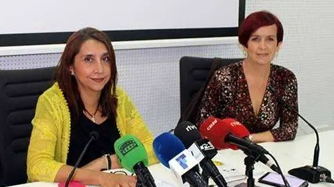 SONIA VASHDEV A LA IZQUIERDA