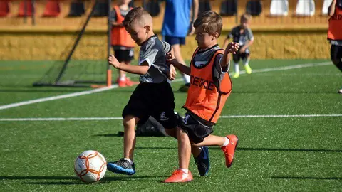 Alumnos de las escuelas de f&uacute;tbol de la Federaci&oacute;n (FFCE)