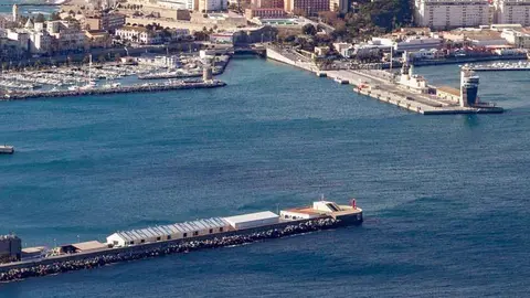 Vista general del puerto de Ceuta (C.A.)