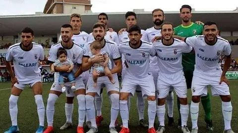 EL CEUTA CON LOS NI&Ntilde;O EN BRAZO.