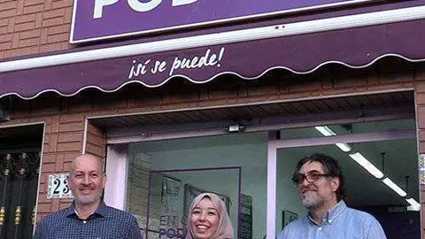 Rodr&iacute;guez, Solim&aacute;n y Nepomuceno, hoy a las puertas de la sede de Podemos (A.B.)