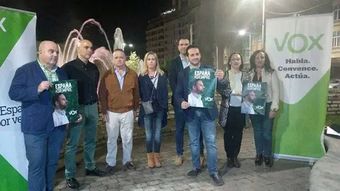 Los candidatos y dirigentes de Vox, durante el acto organizado por el partido para inaugurar la campa&ntilde;a (C.A.)