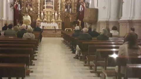 Un momento del oficio religioso celebrado ayer en la iglesia de &Aacute;frica (C.A.)