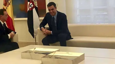 Juan Vivas y Pedro S&aacute;nchez, reunidos en Moncloa (C.A./ARCHIVO)