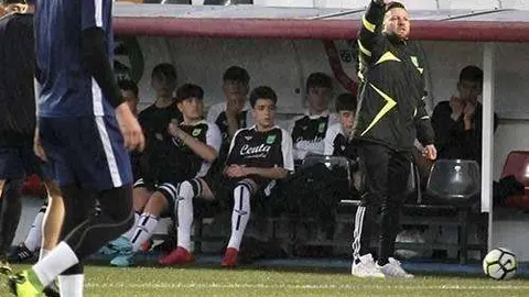 Los jugadores, en pleno entrenamiento (FFCE)