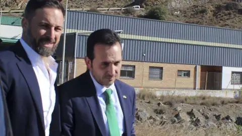 Santiago Abascal y Juan Sergio Redondo, en la visita del l&iacute;der de Vox a Ceuta