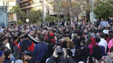 Aspecto que presentaba la Plaza de los Reyes a las seis de la tarde (C.A.) CONCENTRACI&Oacute;N ANTIRRACISTA