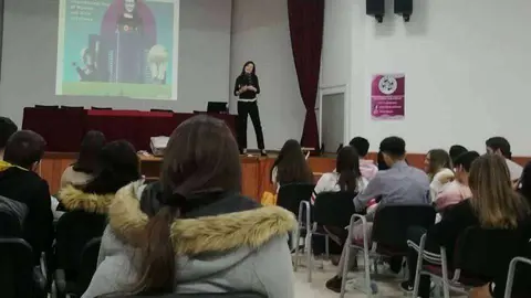 Una de las charlas ofrecidas durante las jornadas (CEDIDA) INSTITUTO CAMOENS