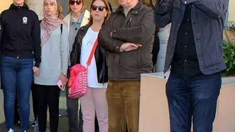 Lobato, primero a la derecha, durante la concentraci&oacute;n celebrada hoy en el "Ciudad de Ceuta" (C.A.)