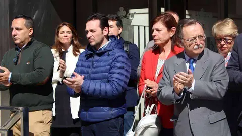 Concentraci&oacute;n ante las puertas del Palacio de la Asamblea (C.A.)