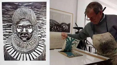 El artista Ram&oacute;n Moya. A la izquierda, uno de sus trabajos