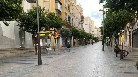 Vistas del centro de la ciudad en instant&aacute;neas tomadas durante la tarde de ayer (C.A.)
calles vac&iacute;as confinamiento covid