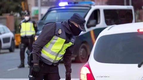 Qu&eacute; tengo que ense&ntilde;ar o hacer si me para la polic&iacute;a
