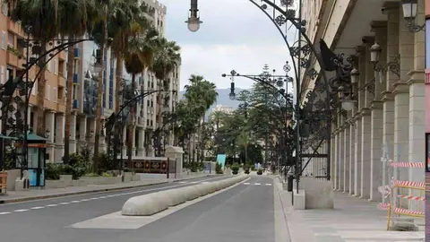 gran v&iacute;a desierta