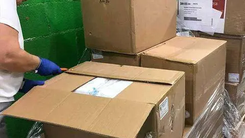 Llegada de material sanitario al almac&eacute;n del Hospital Universitario (CEDIDA)