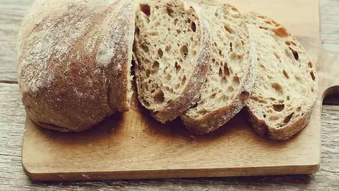 C&oacute;mo hacer pan en casa con harina, levadura, sal, az&uacute;car y aceite