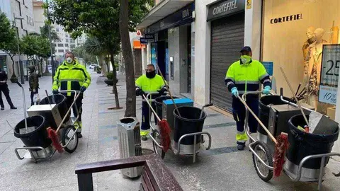 Trabajadores de Trace en el Paseo del Revell&iacute;n (C.A.)