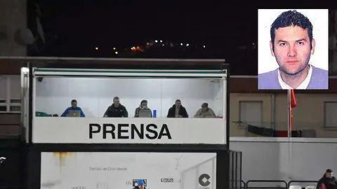 Juanma Navas, en la cabina de prensa desde la que redact&oacute; tantas cr&oacute;nicas de los partidos del Ceuta (FACEBOOK)