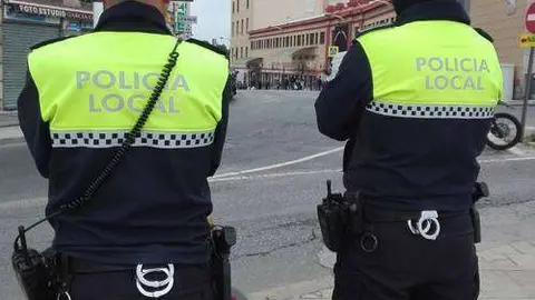 Agentes de la Polic&iacute;a Local (JAVIER CHELLARAM)