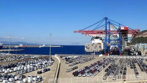 Puerto-Tanger-Med-millones-contenedores_EDIIMA20190128_0879_4