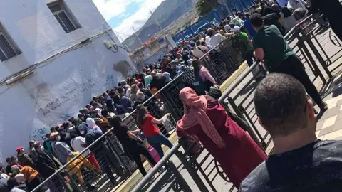 REPATRIADOS ATRAPA EN LA FRONTE