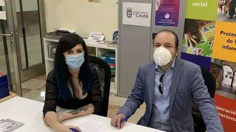Castro y Ruba, en el momento de la firma del convenio (CEDIDA) m&aacute;rgenes y v&iacute;nculos acintea