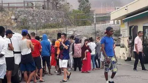 Migrantes concentrados hoy en el CETI (CEDIDA)