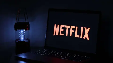  Plan de fin de semana: Marat&oacute;n de series con tus amigos en Netflix Party. Foto Unsplash. 