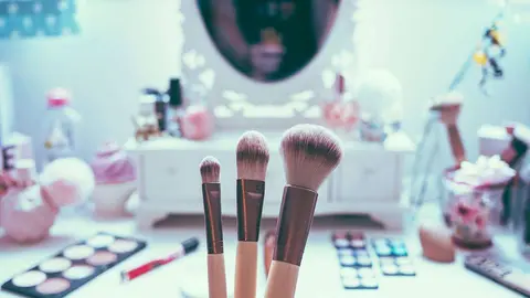  &iexcl;No te derritas, bomb&oacute;n! Trucos de maquillaje para sobrevivir al verano 