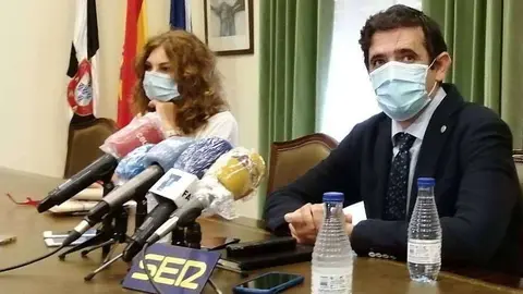 De Alba, durante la rueda de prensa ofrecida hoy en la Delegaci&oacute;n del Gobierno (C.A.)