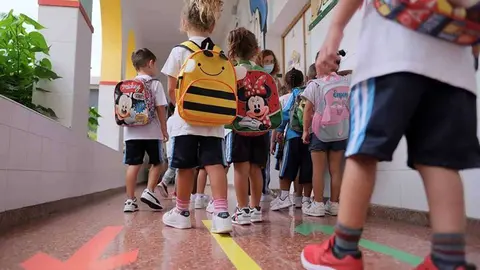  Clase en cuarentena por positivo COVID: &iquest;qui&eacute;nes son contactos estrechos?. Foto EFE 