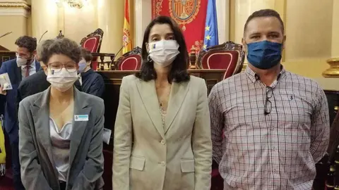 Kauzar Laasri junto a Pilar Llop  y David Mu&ntilde;oz
