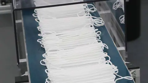  Este es el riesgo de desinfectar las mascarillas no reutilizables 