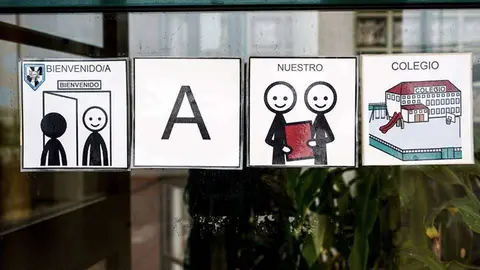 Saludo de bienvenida a las puertas del colegio San Antonio (CEDIDA)