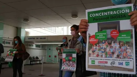 Concentraci&oacute;n de sindicalistas ante la sede de la Direcci&oacute;n Territorial de Ingesa (C.A.)