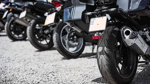 Conoce el equipamiento de moto esencial de cara al invierno