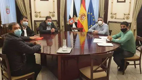 Un momento de la reuni&oacute;n celebrada hoy en el Palacio de la Asamblea (CEDIDA)