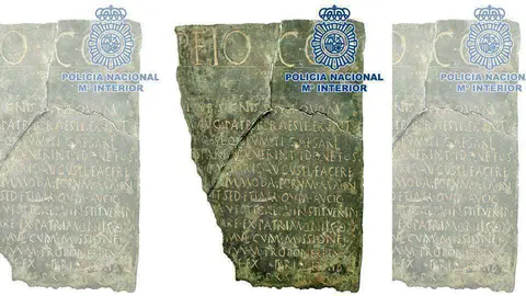 Placa de bronce de la &eacute;poca de Tiberio (POLIC&Iacute;A NACIONAL)