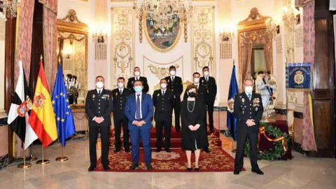 Los nuevos inspectores posan junto a las autoridades (CEDIDA)