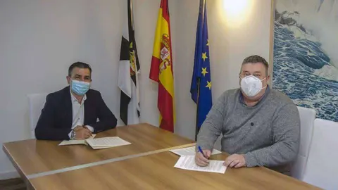 Rontom&eacute; y Bentolila, durante el acto de firma del convenio (CEDIDA)