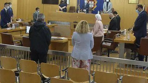 Pleno minuto silencio recuerdo a Mas