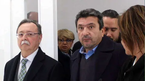 S&aacute;nchez Valderrama, a la derecha, junto al presidente de la Ciudad, Juan Vivas
