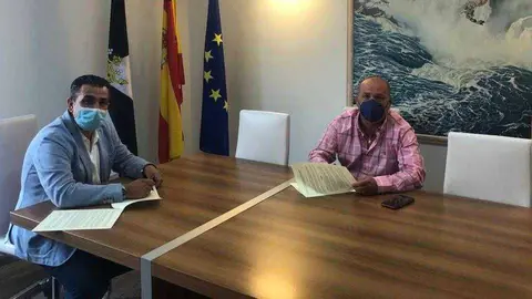 Rontom&eacute; y Seglar, en el acto de la firma del convenio (CEDIDA)