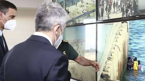 Pedro S&aacute;nchez y Fernando Grande Marlaska, durante su visita a Ceuta (CEDIDA) inmigraci&oacute;n frontera