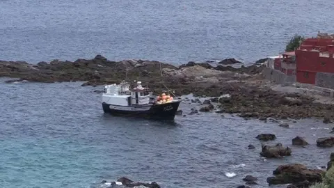 pesquero encallado